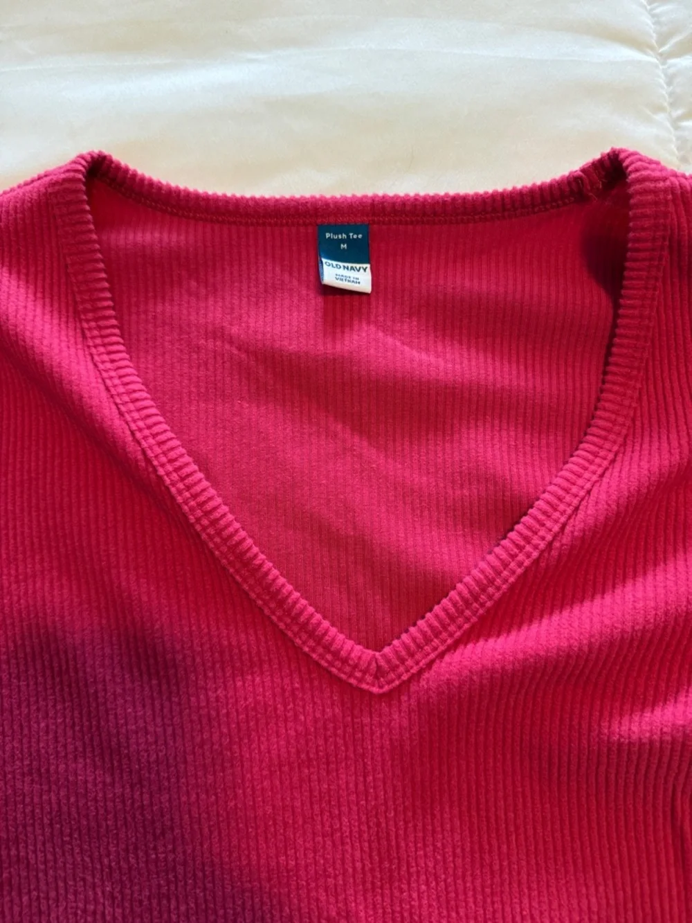 Old Navy Raspberry Pink Ribbed V-Neck Top - Picture 2 of 6